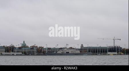 ANNAPOLIS, Md (Nov. 13, 2018) dem Littoral Combat Ship Pre-Commissioning Steuergerät (PCU) Sioux City (LCS 11) ist an der US Naval Academy in Annapolis, MD. Sioux City, für die Inbetriebnahme schiefergedeckt, November 17, 2018, 13 Littoral Combat wird Schiff der Flotte und der sechste der Freiheit Variante eingeben. Es ist das erste Schiff für Sioux City, die viertgrößte Stadt in Iowa benannt. Stockfoto