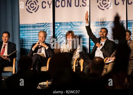 Die Diskussionsteilnehmer sprechen auf der Internationalen Konferenz über Cyber Konflikt (CyCon) am 07.11.14., 2018, an der Ronald Reagan Building und International Trade Center in Washington, District of Columbia. Die CyCon sorgt für Öffentlichkeitsarbeit Lücken zu überbrücken und den Austausch von Informationen über die Armee zu fördern, Militär und acadamic, Industrie und Regierung cyber Gemeinschaften. Stockfoto