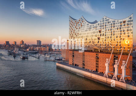 Die Elbphilharmonie ist ein Konzertsaal in der Hafencity Viertel und ein neues Wahrzeichen in Hamburg Stockfoto