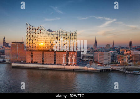 Die Elbphilharmonie ist ein Konzertsaal in der Hafencity Viertel und ein neues Wahrzeichen in Hamburg Stockfoto