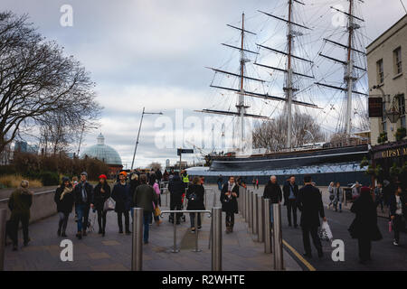 London, UK - Januar, 2019. Touristischen Besuch der Cutty Sark, eine alte Tee clipper als Museum in Greenwich verwendet. Stockfoto