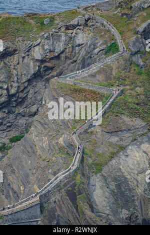 San Juan de Gaztelugatxe Treppen im Zickzack von der Insel nach oben Stockfoto