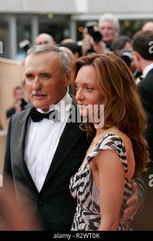 DENNIS HOPPER & VICTORIA DUFFY CANNES FILM FESTIVAL CANNES FRANKREICH 11. Mai 2005 Stockfoto