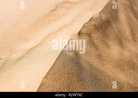 Textur der Sanddüne in der Wüste in der Nähe Hintergrund Stockfoto