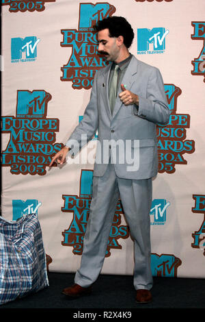 & SACHA BARON COHEN ALIAS ALI G 2005 MTV EUROPE MUSIC AWARDS PAVILHAO ATLANTICO LISSABON PORTUGAL, 03. November 2005 Stockfoto