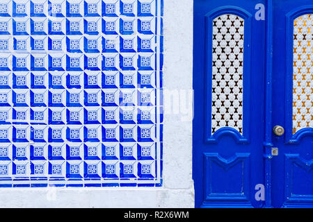 Lissabon, "Azulejos" an einer Wand in der Straße Arco nicht Jesus Stockfoto