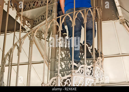 Detail der Treppe im Santa Justa Aufzug in Lissabon, Portugal Stockfoto