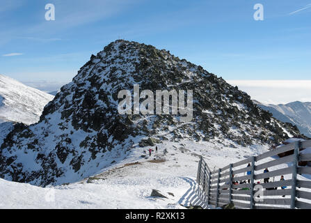 Blick auf den Berg Chopok an einem Wintertag im Skigebiet Jasna, Niedere Tatra, Slowakei. Stockfoto