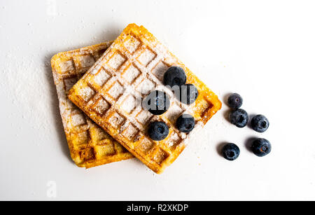 Selbstgemachte Waffeln serviert mit blueberry Top View Stockfoto