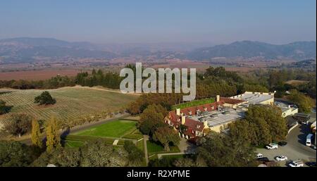 Luftbild von Jordan Winery mit rollenden Sonoma County Landschaft mit Weinbergen, außerhalb Healdsburg, California, USA. Stockfoto