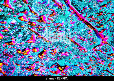 Extrem scharfe und detaillierte Titan rainbow Aura Quarzkristall cluster Detail mit einem Makro Objektiv mit Tiefenschärfe genommen. Stockfoto