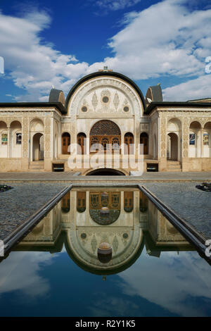 Das Tabatabai House House ist ein historisches Haus Museum in Kashan, Iran. Es wurde um 1880, während der Herrschaft der Qajar-Dynastie, erbaut. Stockfoto