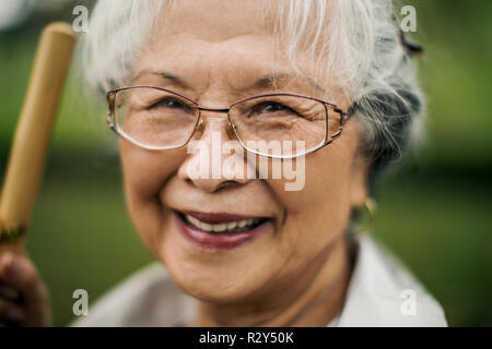 Porträt einer lächelnden Frau senior. Stockfoto