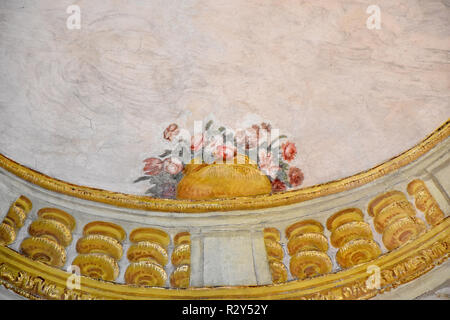 Bild an Wand Fresko mit Blumen und Ornamenten Stockfoto