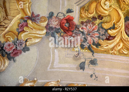 Bild an Wand Fresko mit Blumen und Ornamenten Stockfoto