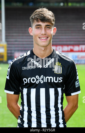 CHARLEROI, Belgien - 24. Juli: Maxime Busi dargestellt, während der Saison 2018-2019 Fotoshooting von Sporting Charleroi am 24 Juli, 2018 in Charleroi, Belgien. (Foto Frederic Sierakowski/Isosport) Stockfoto