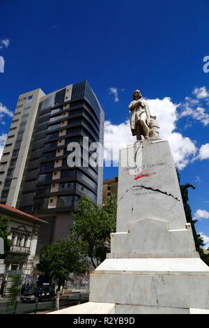 Vandalismus am Denkmal von Christoph Kolumbus aus Protest gegen die Behandlung der indigenen Bevölkerung durch die europäischen Kolonisatoren, La Paz, Bolivien Stockfoto
