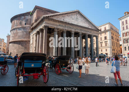 Rom, Italien, 3. AUGUST 2018. Ein Blick von der Pantheon, das die meisten bewahrt und einflußreiche Gebäude des antiken Rom. Es ist eine Römische Tempel dedic Stockfoto