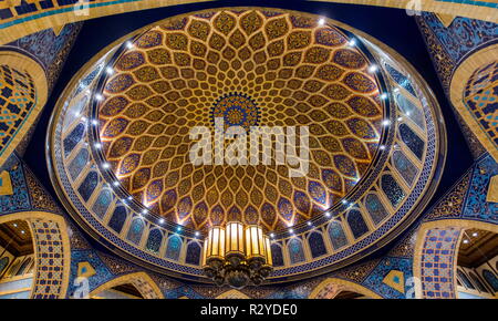 DUBAI, VAE - Februar 01: Innen von Ibn Battuta Mall store am Februar 01, 2016. Jeder Verkaufsraum ist im Stil der anderen Land eingerichtet. Stockfoto