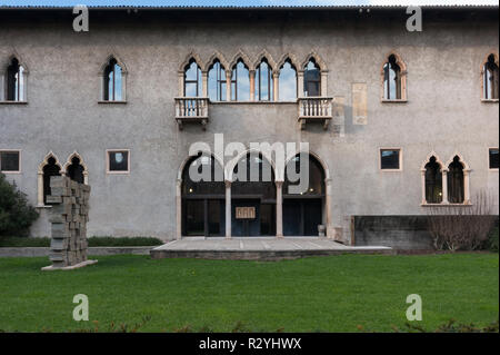 Das Museo di Castelvecchio in Verona, ein Museum für Kunst vom Mittelalter bis in das 18. Jahrhundert in der mittelalterlichen Festung renoviert von Carlo Scarpa untergebracht Stockfoto