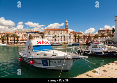 SPLIT, Kroatien: 13. Mai 2018 Küstenwache Boote im Hafen. Stockfoto