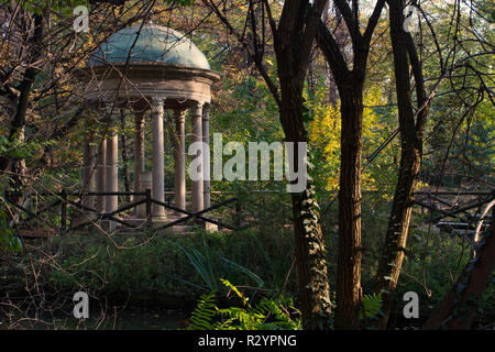 Der kleine Tempel in den Gärten der königlichen Villa von Mailand (Villa Belgiojoso Bonaparte, auch bekannt als Villa Reale oder Villa Comunale) - 1790/1796 Stockfoto