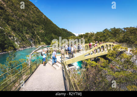 Brücke an Saltos Del Petrohue Wasserfälle - Los Lagos Region, Chile Stockfoto