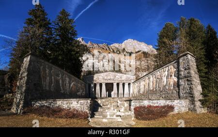 Das Paxmal, ein neoklassizistisches Denkmal für den Frieden liegt auf Walenstadtberg, Schweizer Alpen Stockfoto