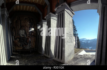 Das Paxmal, ein neoklassizistisches Denkmal für den Frieden liegt auf Walenstadtberg, Schweizer Alpen Stockfoto