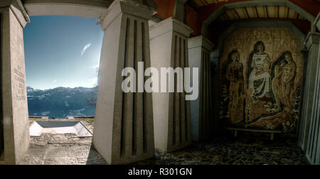 Das Paxmal, ein neoklassizistisches Denkmal für den Frieden liegt auf Walenstadtberg, Schweizer Alpen Stockfoto