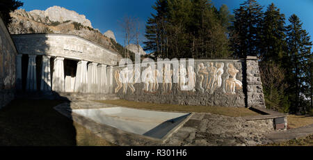 Das Paxmal, ein neoklassizistisches Denkmal für den Frieden liegt auf Walenstadtberg, Schweizer Alpen Stockfoto