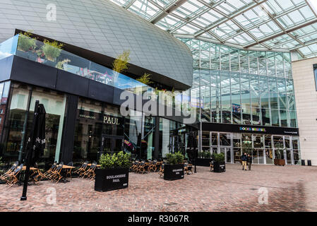 Blick über die Neue Docks Bruxsel Shopping Mall in Brüssel, Belgien Stockfoto