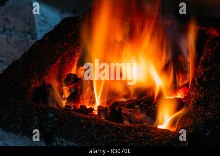 Schmiede Feuer Schmiede für die Erstellung von Eisenwerkzeugen in Schmiede verwendet. Stockfoto