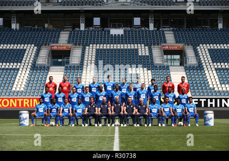 Gent, Belgien - 16. Juli: (L-R): Yannick Thoelen, Anthony Swolfs, Nicolas Raskin, Siebe Horemans, römische Yaremchuk, Giorgi Chakvetadze, Thibault De Smet, Giorgi Beridze, Jari De Busser, Colin Coosemans. (Mittlere Reihe): David Jonathan, Mamadou Sylla, Birger Verstraete, Thomas Foket, Anderson Esiti, Renato Neto, Sigurd Rosted, Igor Plastun, Samuel Kalu, Peter Olayinka, Stallone Limbombe. (Vordere Reihe): Ofir, Davidzada Dejaegere Aboubakary Koita, Brecht, Moses Simon, Stijn Matthys (Trainer), Peter Balette (Trainer), Yves Vanderhaeghe (Trainer), Francky Vandendriessch Stockfoto