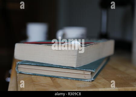 Alte Eselsohren Taschenbuch und Hardcover Buch Stockfoto