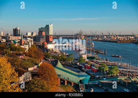 Hamburg, Landungsbrücken Stintfang, Hafen, Elbe, Elbphilharmonie, Elphi Stockfoto