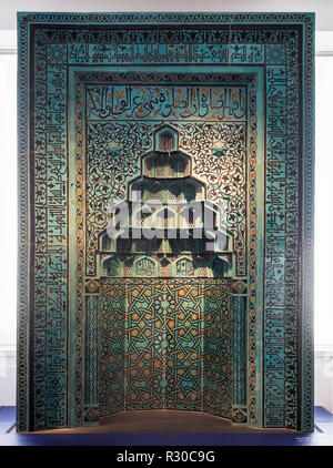Berlin. Deutschland. Pergamon Museum. 13. jahrhundert Mihrab (Gebet Nische) vom Beyhekim Moschee, Konya, Türkei. Diese Nische ist mit dem Dichter verbunden Stockfoto