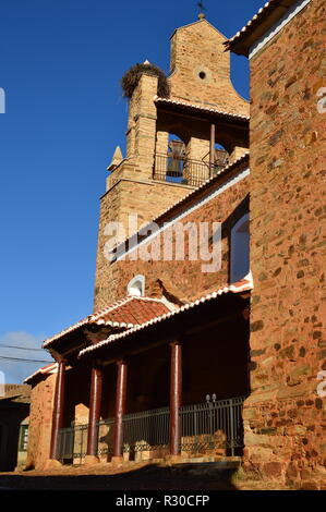 Kirche von San Juan Bautista dating Im 16. Jahrhundert In Castrillo De Los Polvazares. Architektur, Geschichte, Camino de Santiago, Reisen, Straße Foto Stockfoto