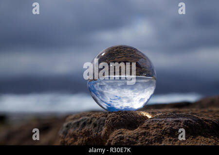 Crystal Ball Fotografie - El Confital Strand am Rande von Las Palmas Stockfoto