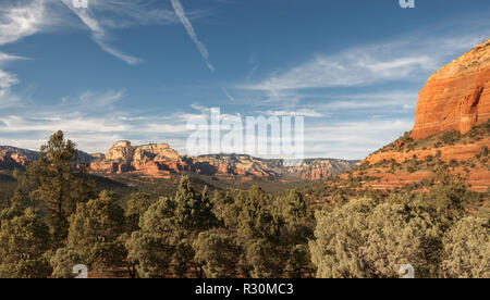 Wunderschöne Sedona, Arizona, USA Wüste Blick von Cathedral Rock Trail. Stockfoto