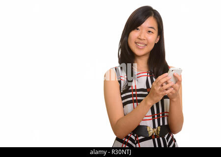 Junge gerne asiatische Geschäftsfrau holding Handy Stockfoto