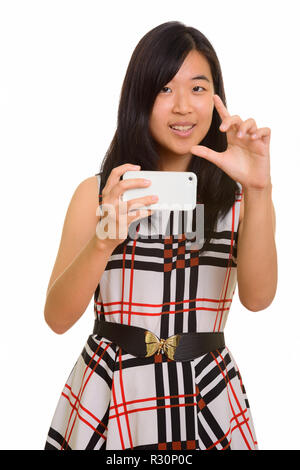 Junge gerne asiatische Geschäftsfrau, die sich während der Einnahme von Bild wi Stockfoto