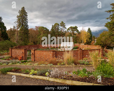 Die schöne, von einer Mauer umgebenen Garten, in der Nähe von portinscale Lingholm im Lake District National Park Stockfoto