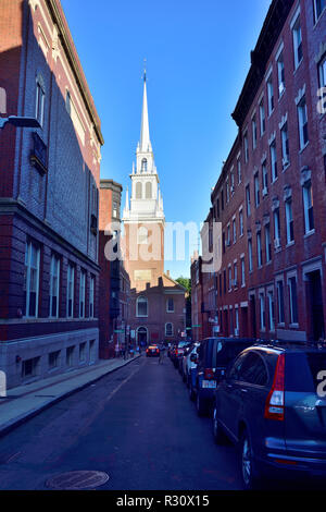 Auf der Suche nach Street in Richtung Boston, Massachusetts, Old North Church (berühmt für Signal an Paul Revere) Stockfoto