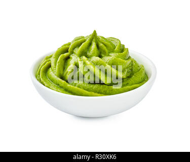 Wasabi in der Schüssel isoliert Stockfoto