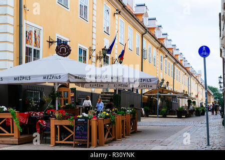 Die Sammlung von red-roofed Gebäude entlang Torņa Straße auf der einen Seite der Altstadt Riga ist als Jakobs Kaserne bekannt. Riga, Lettland, Baltikum, Euro Stockfoto