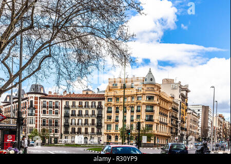 Traditionelle Gebäude rund um die Plaza Alonso Martinez, Madrid, Spanien. Stockfoto
