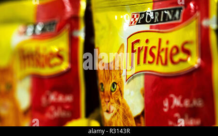 Kiew, Ukraine. 20 Nov, 2018. Friskies Katzentrockenfutter im Laden gesehen. Quelle: Igor Golovniov/SOPA Images/ZUMA Draht/Alamy leben Nachrichten Stockfoto