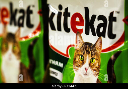 Kiew, Ukraine. 20 Nov, 2018. Kitekat Katzenfutter Beutel sind im Store Credit gesehen: Igor Golovniov/SOPA Images/ZUMA Draht/Alamy leben Nachrichten Stockfoto