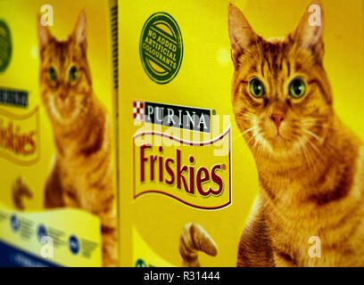 Kiew, Ukraine. 20 Nov, 2018. Friskies Katzentrockenfutter im Laden gesehen. Quelle: Igor Golovniov/SOPA Images/ZUMA Draht/Alamy leben Nachrichten Stockfoto